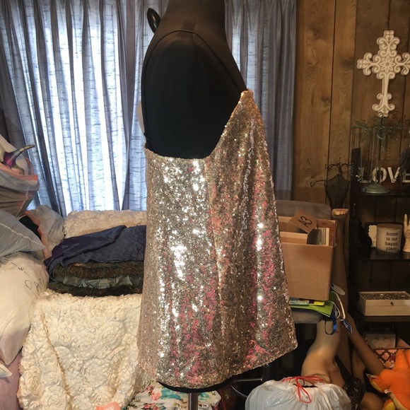 Beautiful Gold Sequin Women’s Designer Blouse - Picture 7 of 17